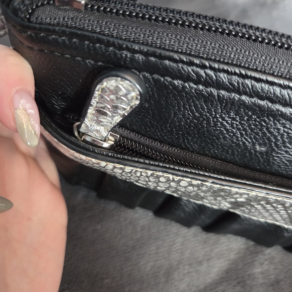 Elegant Black and Silver Clutch - Picture 6 of 11